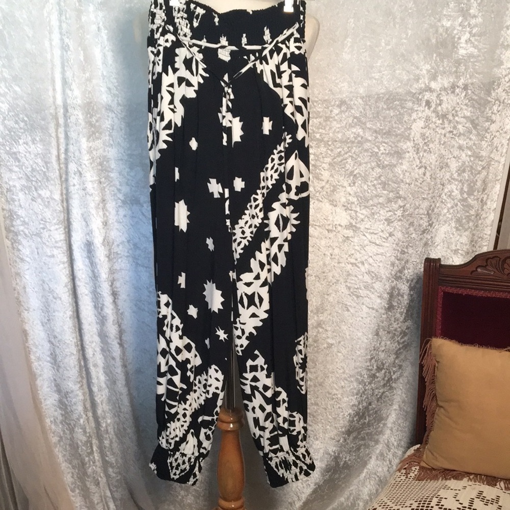 Anthropologie Aniya Balloon pant Joggers Black white Print Size XS